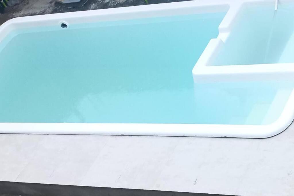 Casa Com 3 Quartos Com Piscina Com Hidromassagem *